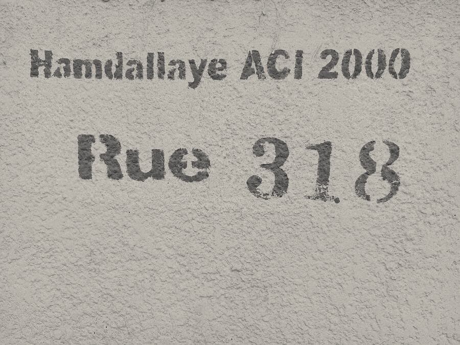 Numéro de rue peint au pochoir sur un mur, Hamdallaye, Bamako