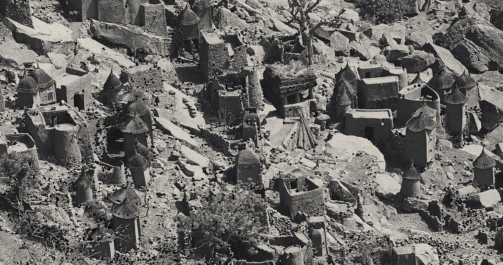 Village dogon au pied de la falaise de Bandiagara